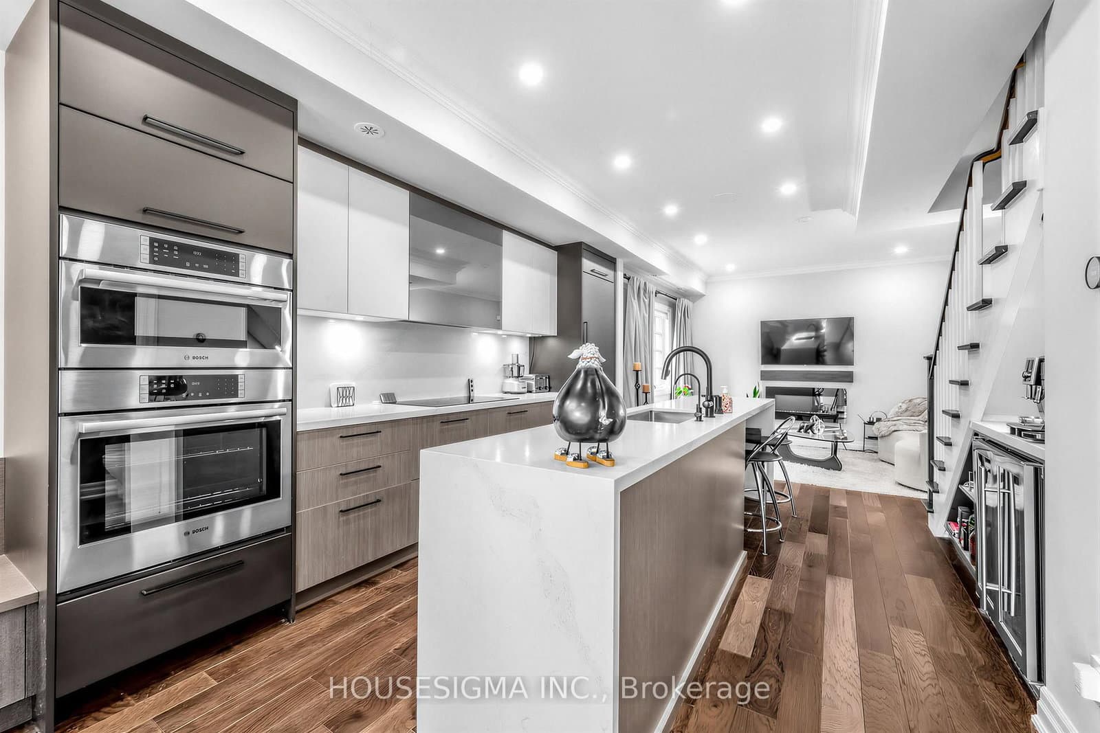 361 Roehampton Avenue thumbnail 7