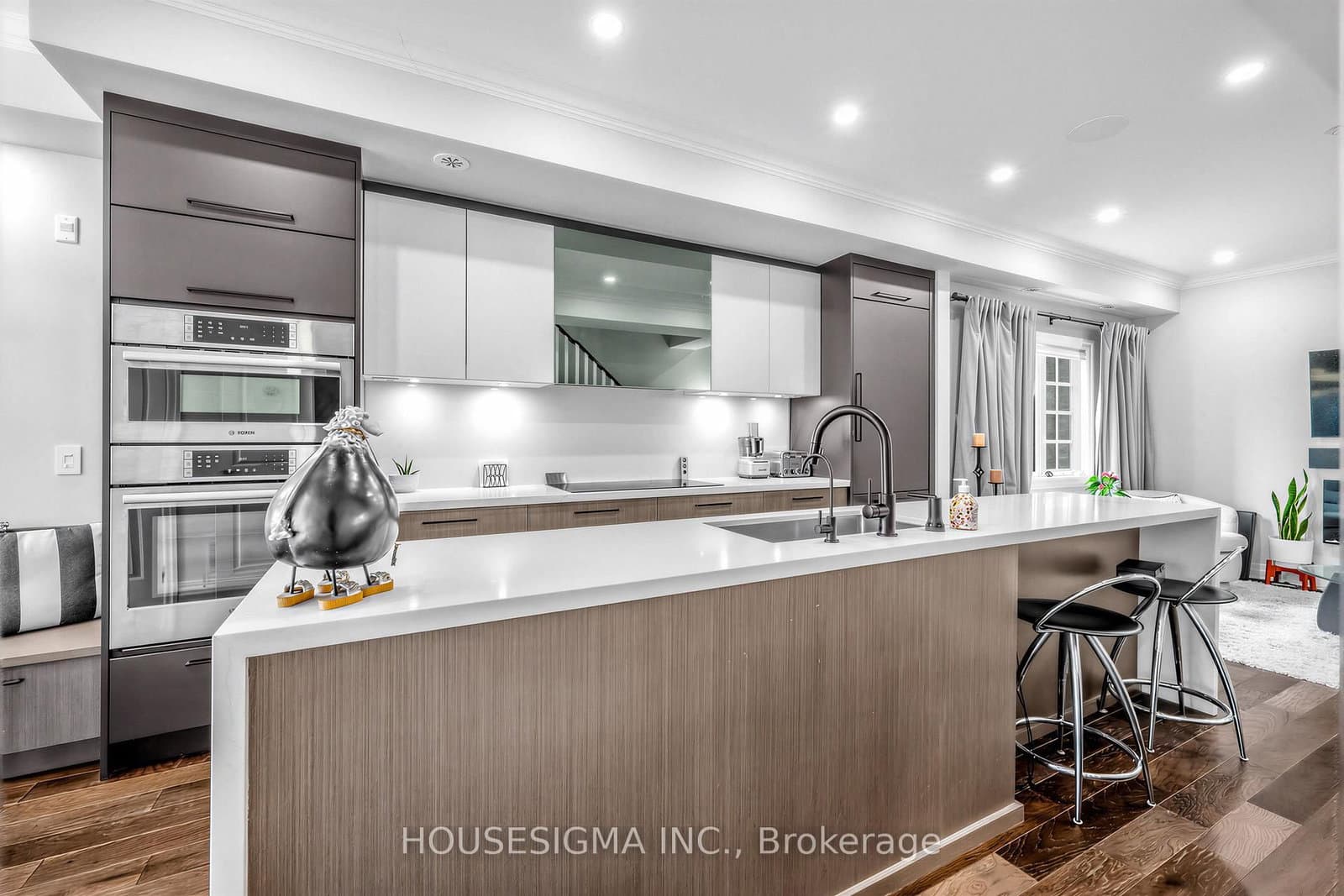 361 Roehampton Avenue thumbnail 9