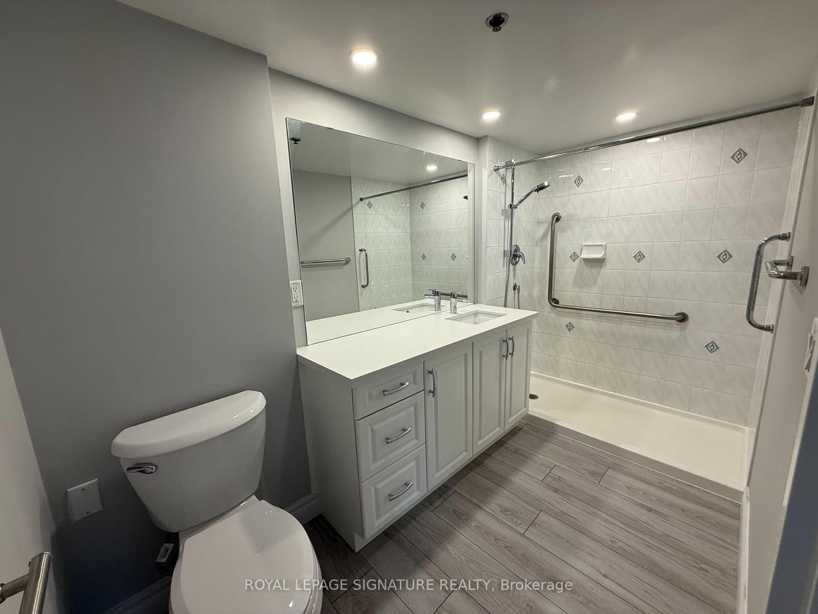 2 Neptune Drive, Unit 605 thumbnail 5
