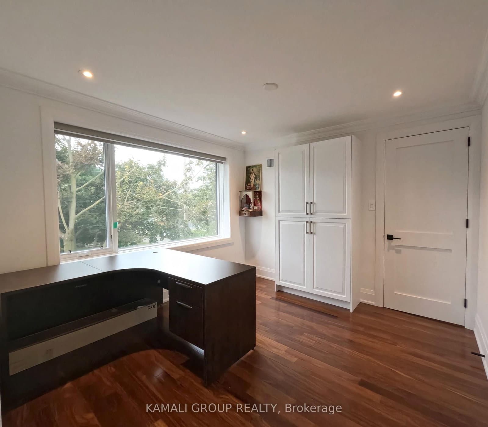 77 Hove Street E thumbnail 17
