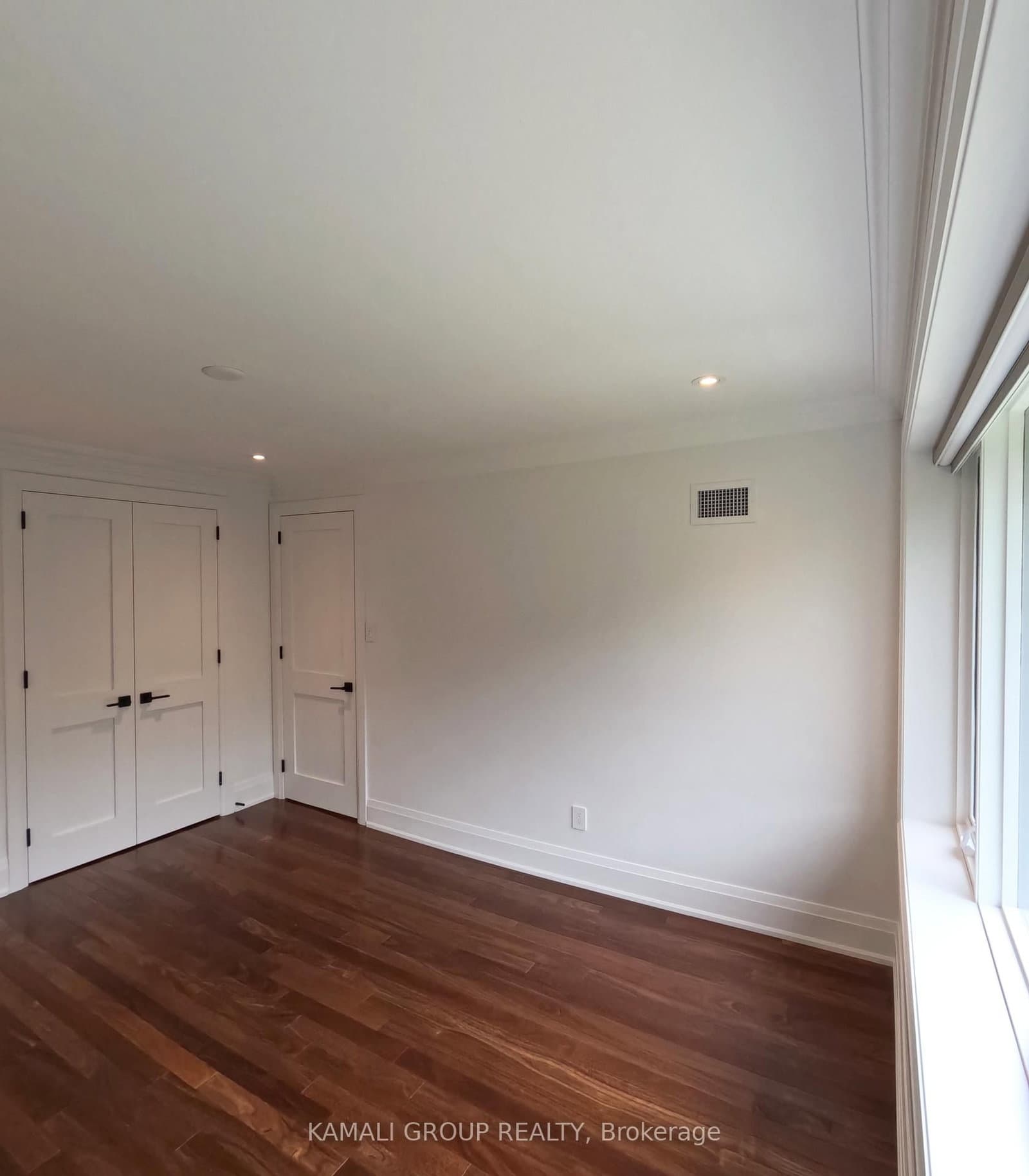 77 Hove Street E thumbnail 23