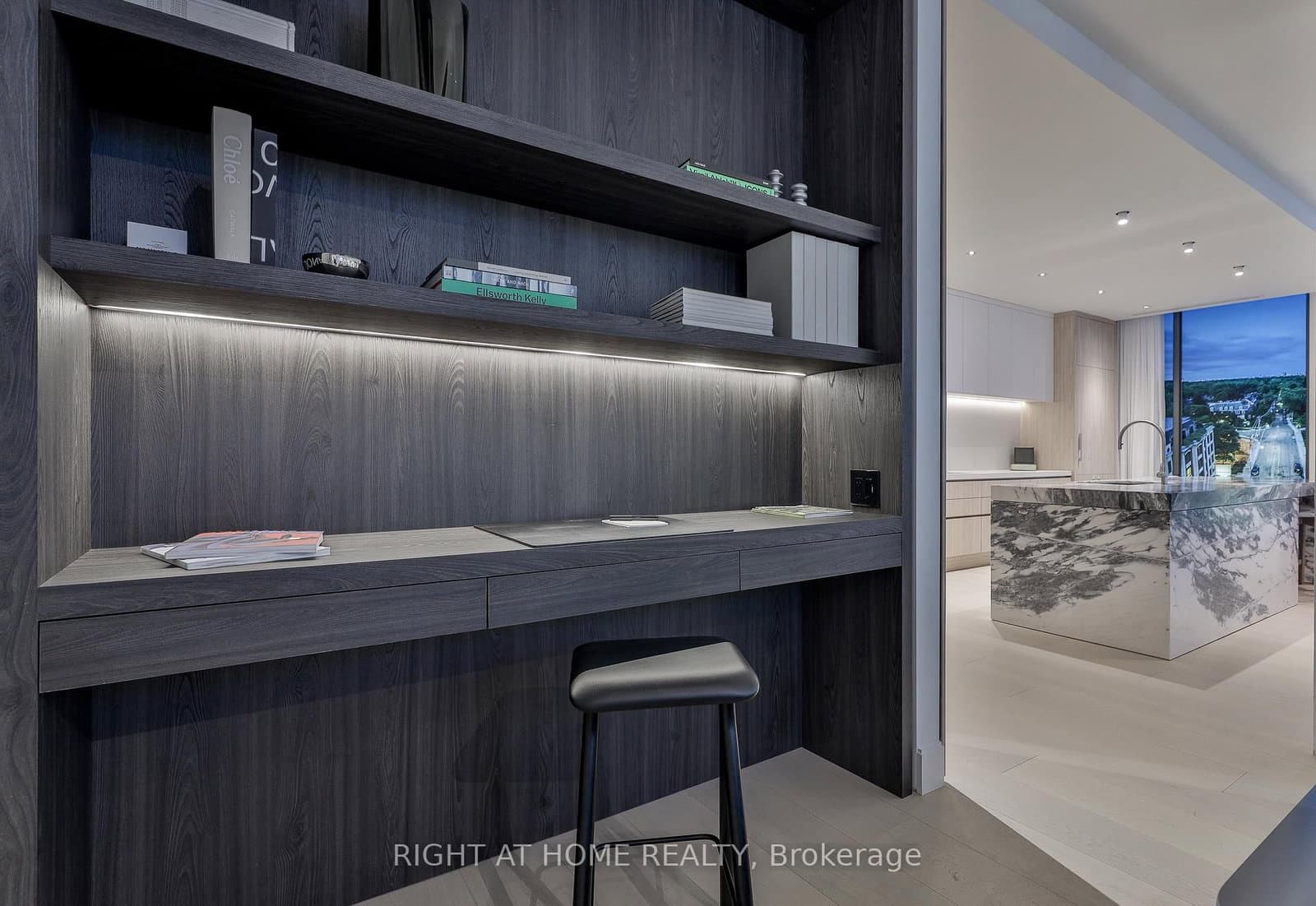1 Roxborough Street W, Unit 403 thumbnail 13