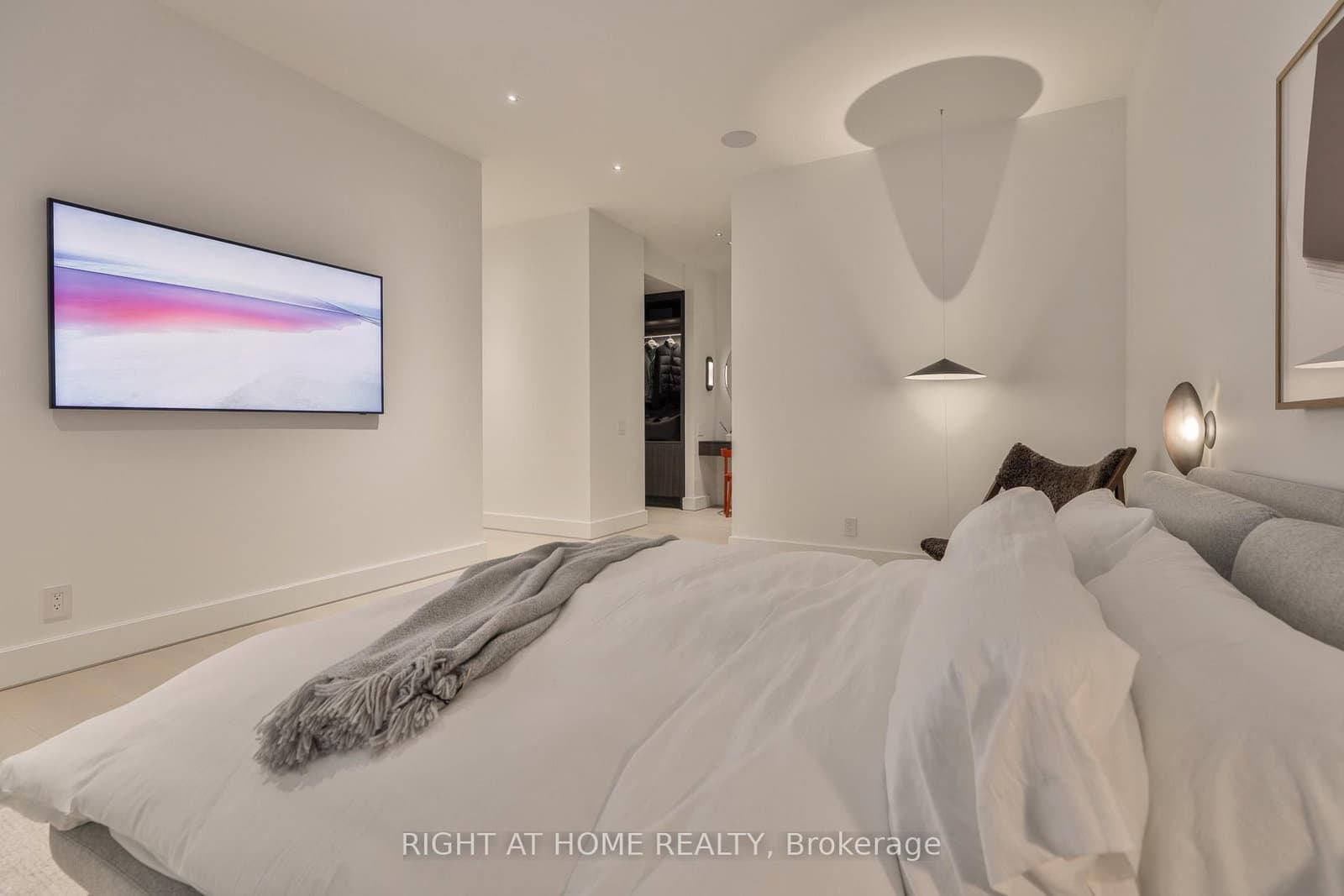 1 Roxborough Street W, Unit 403 thumbnail 19