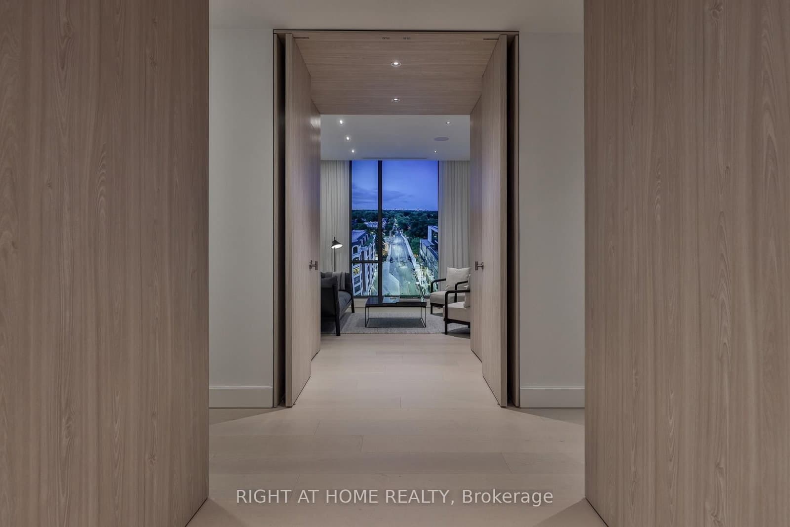 1 Roxborough Street W, Unit 403 thumbnail 23