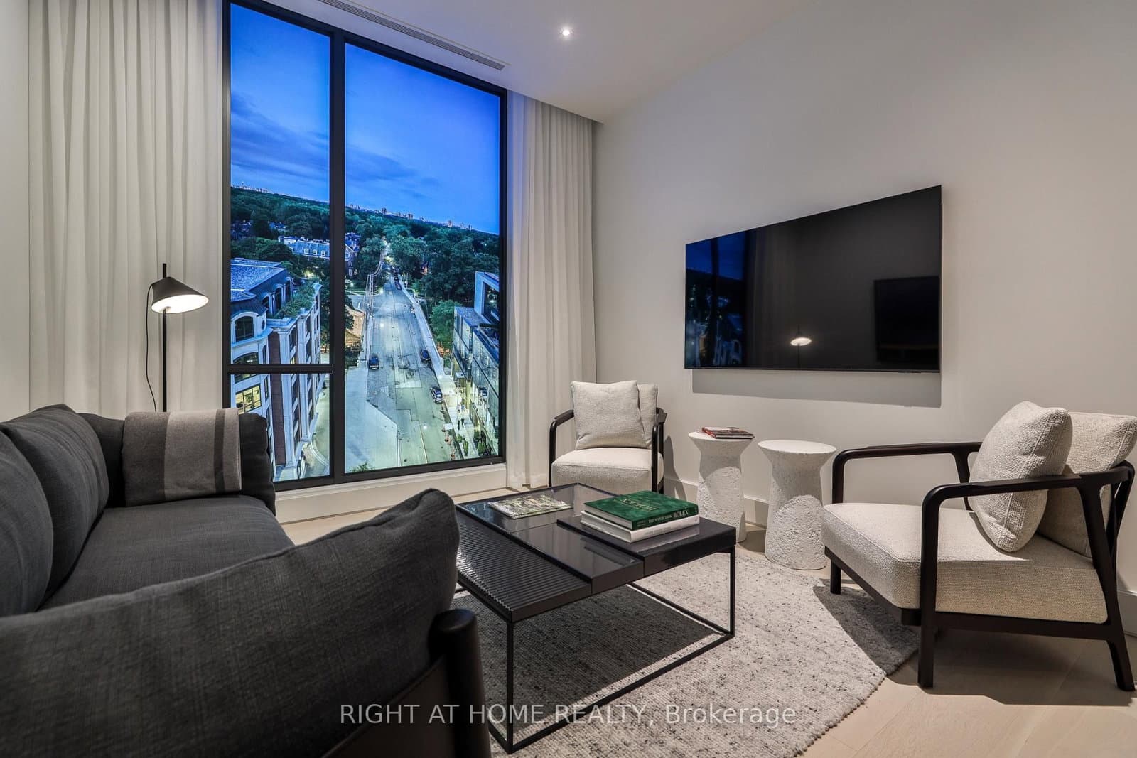 1 Roxborough Street W, Unit 403 thumbnail 24