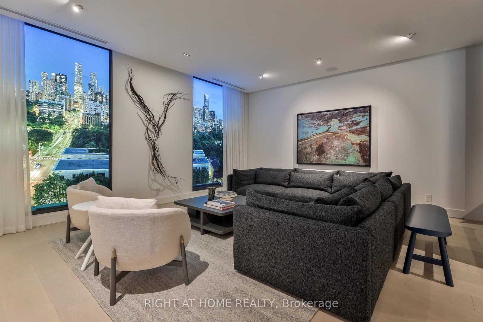 1 Roxborough Street W, Unit 403 thumbnail 5