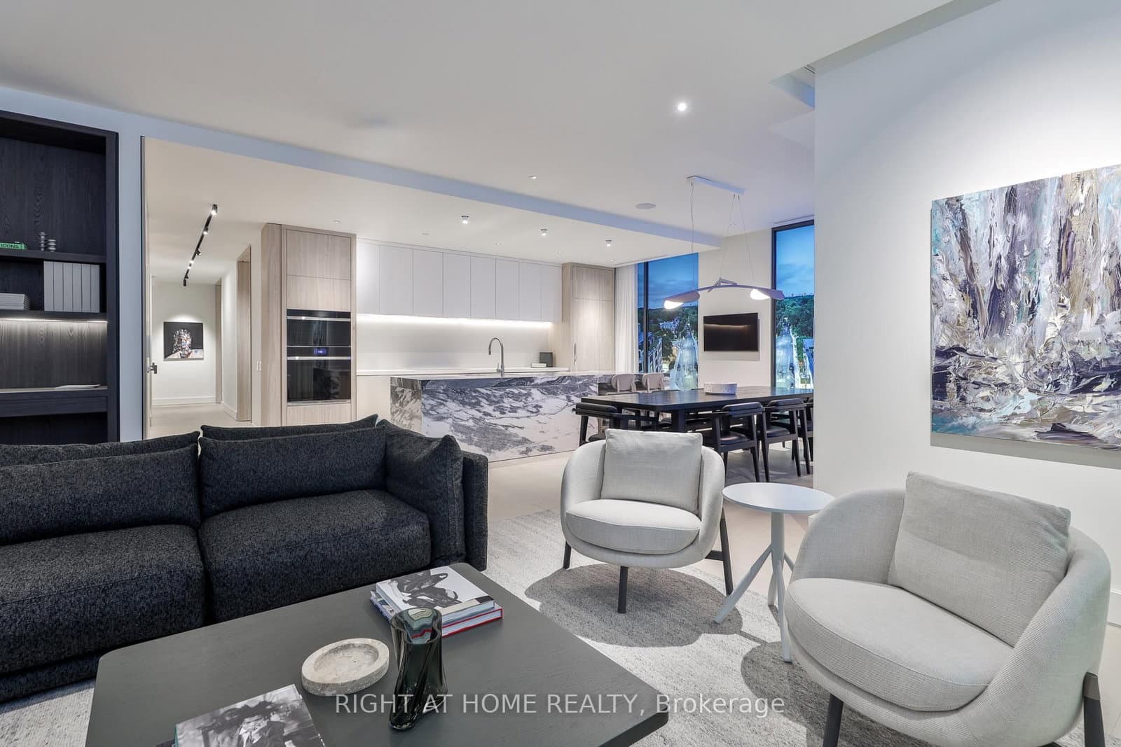1 Roxborough Street W, Unit 403 thumbnail 6