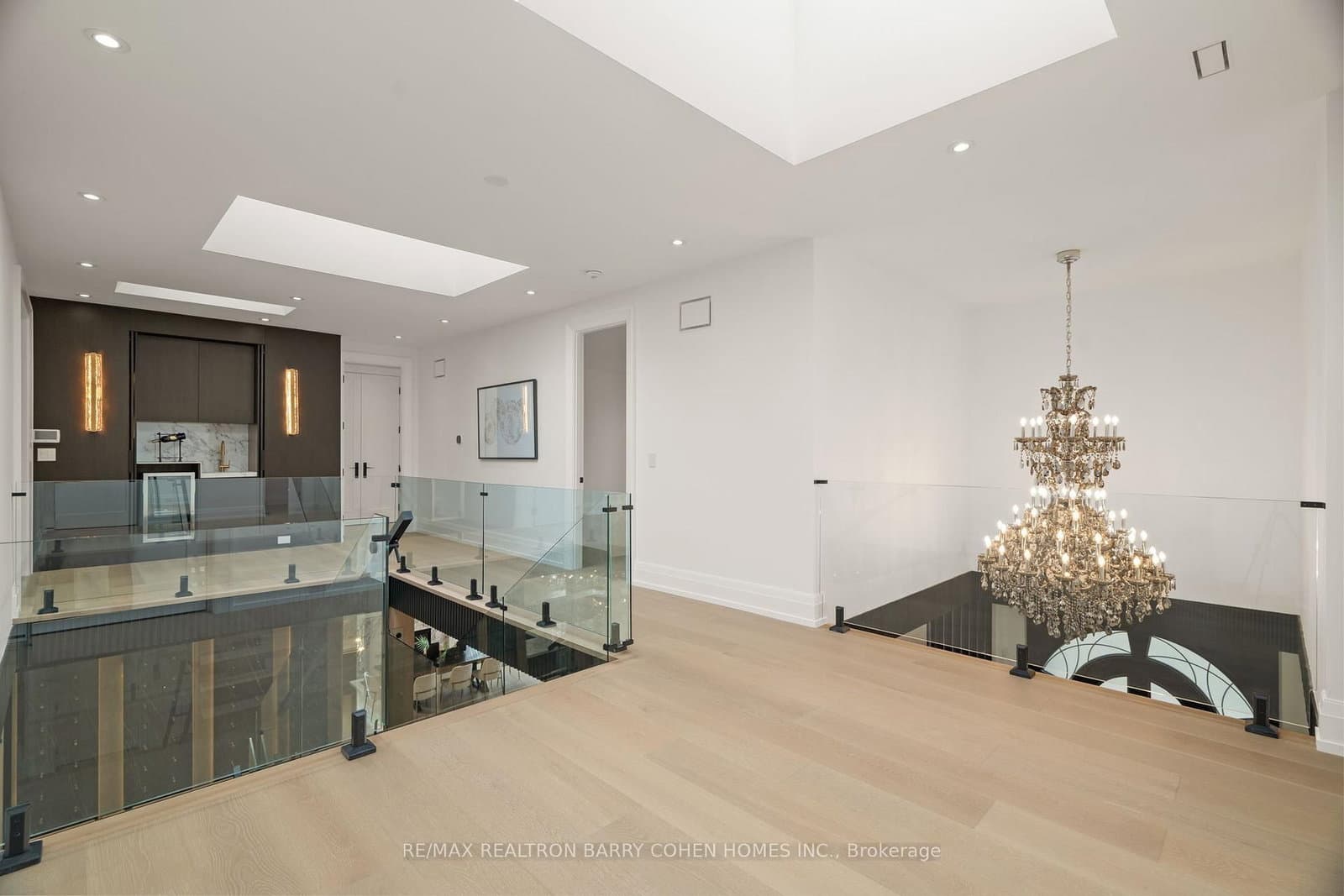 81 Upper Canada Drive thumbnail 23