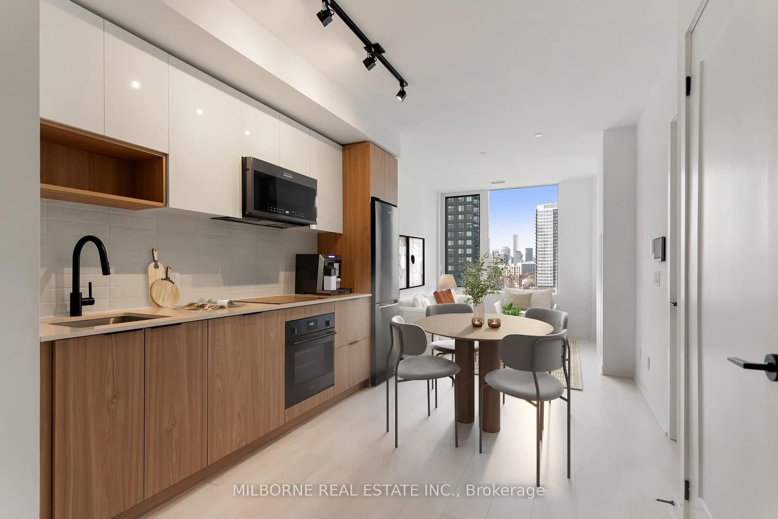 #921 - 5 Defries Street