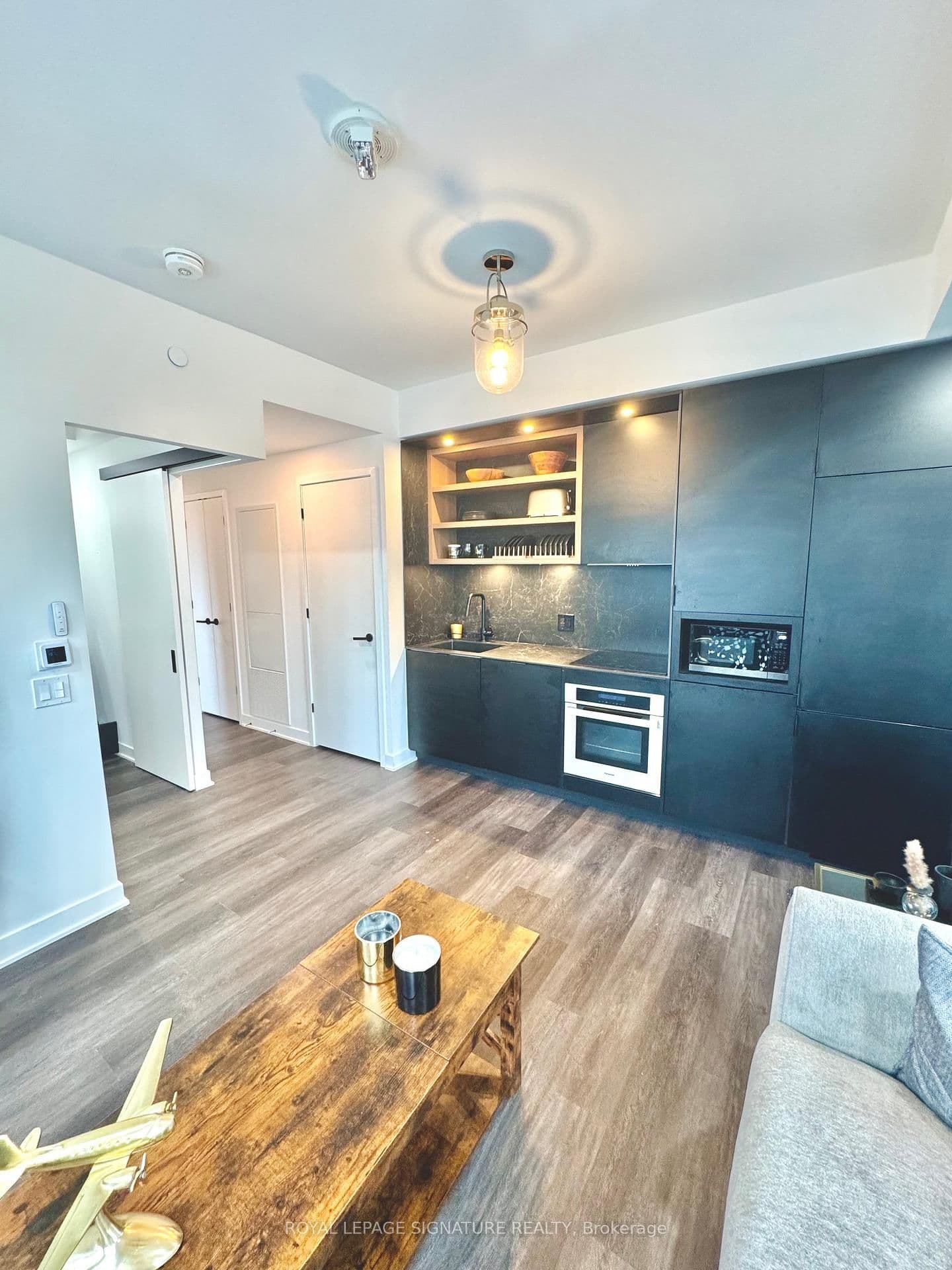 55 Charles Street E, Unit 1510 thumbnail 11