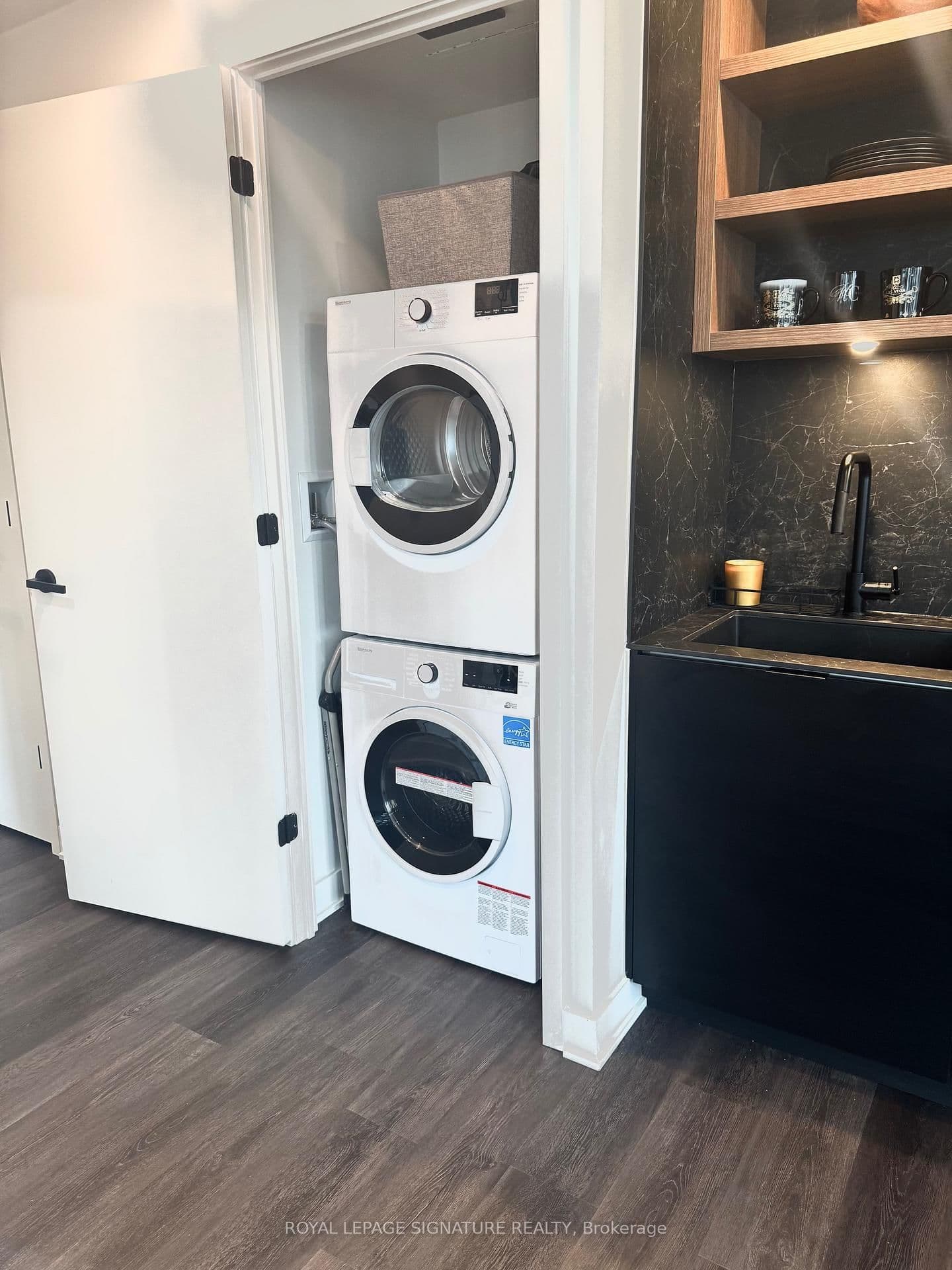 55 Charles Street E, Unit 1510 thumbnail 12