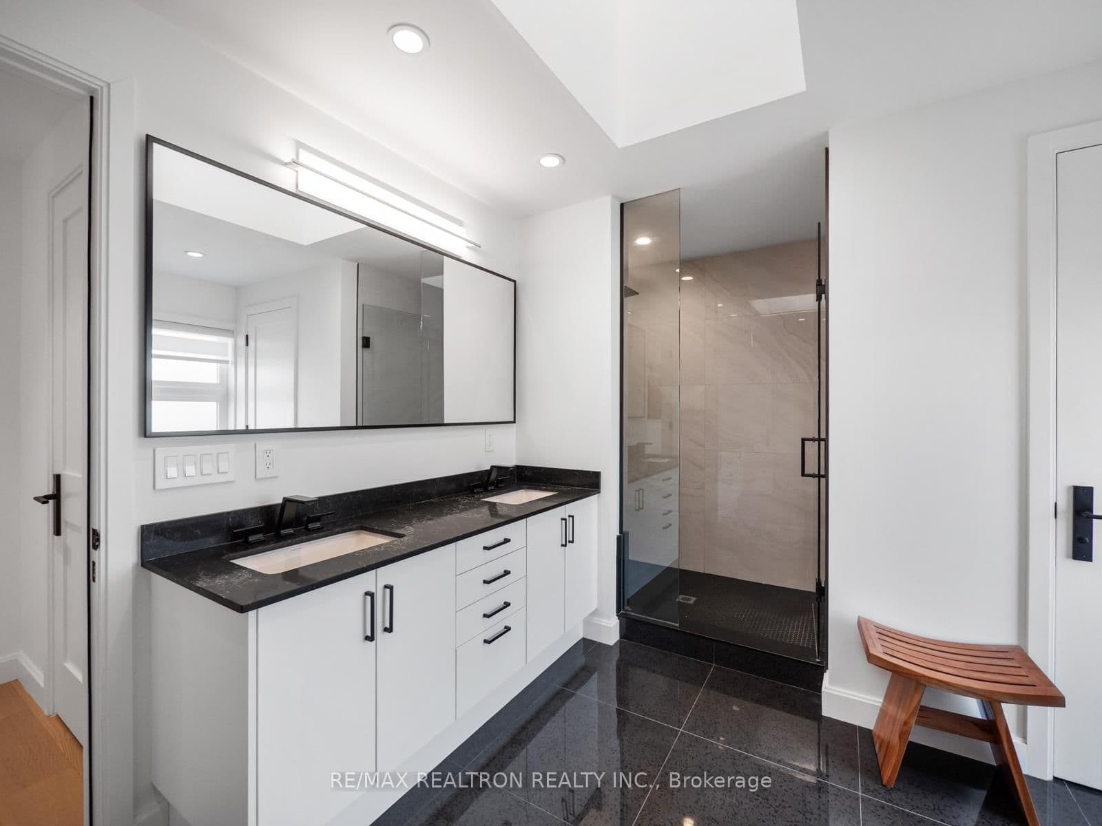 240 Maxwell Street thumbnail 18