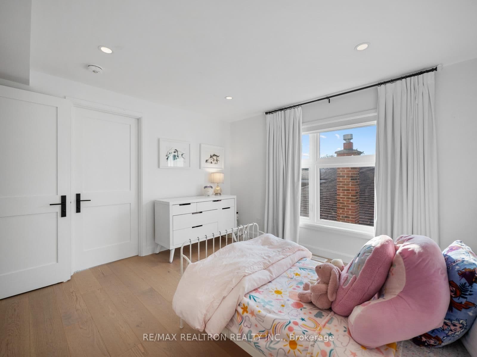 240 Maxwell Street thumbnail 19