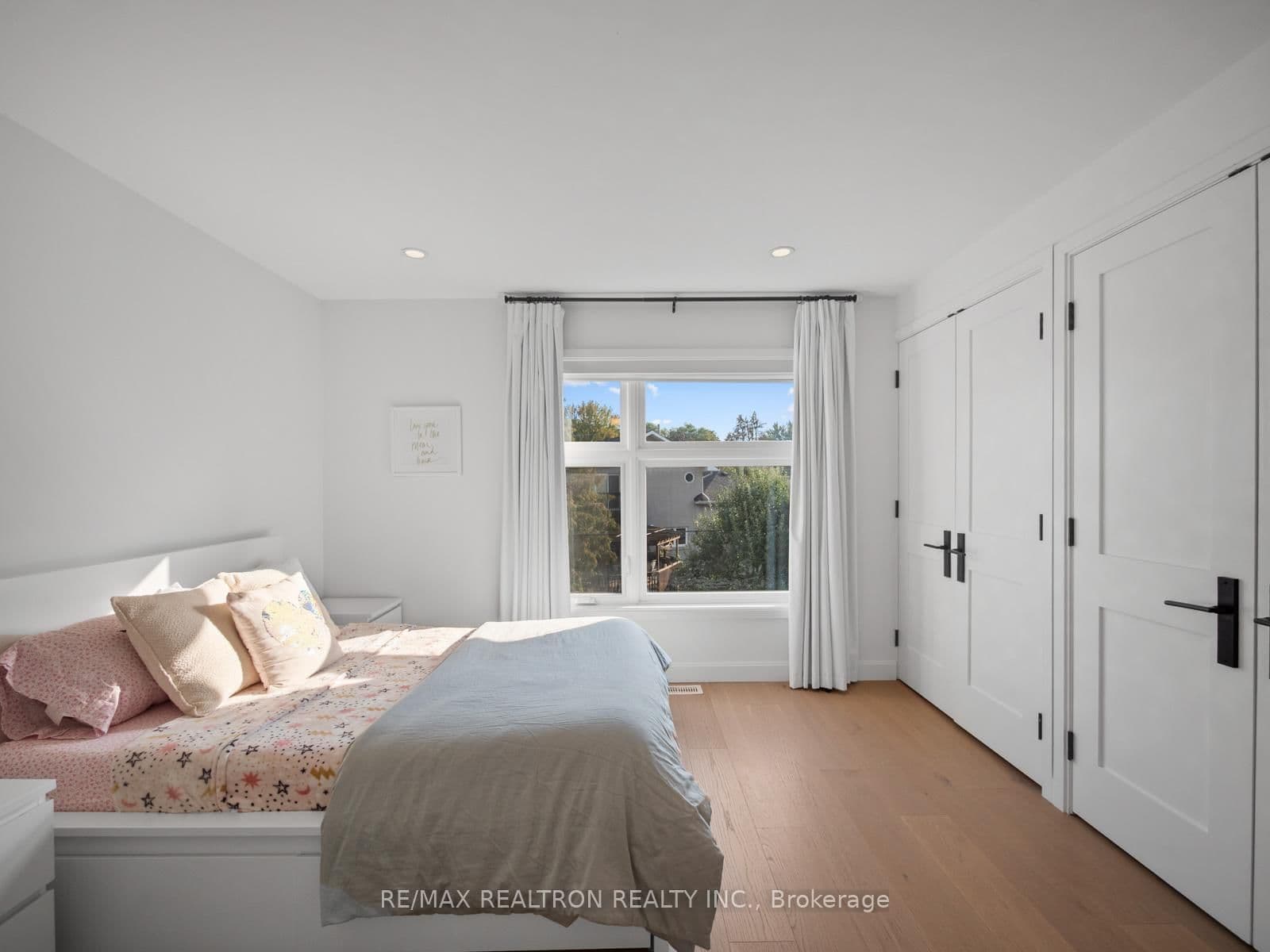 240 Maxwell Street thumbnail 26