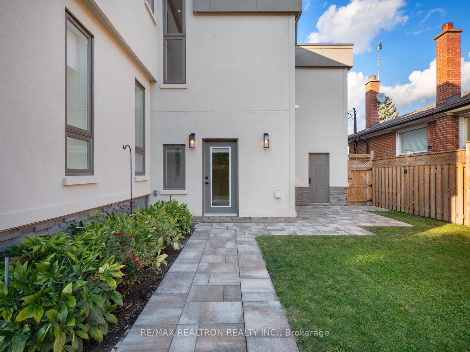 240 Maxwell Street thumbnail 36
