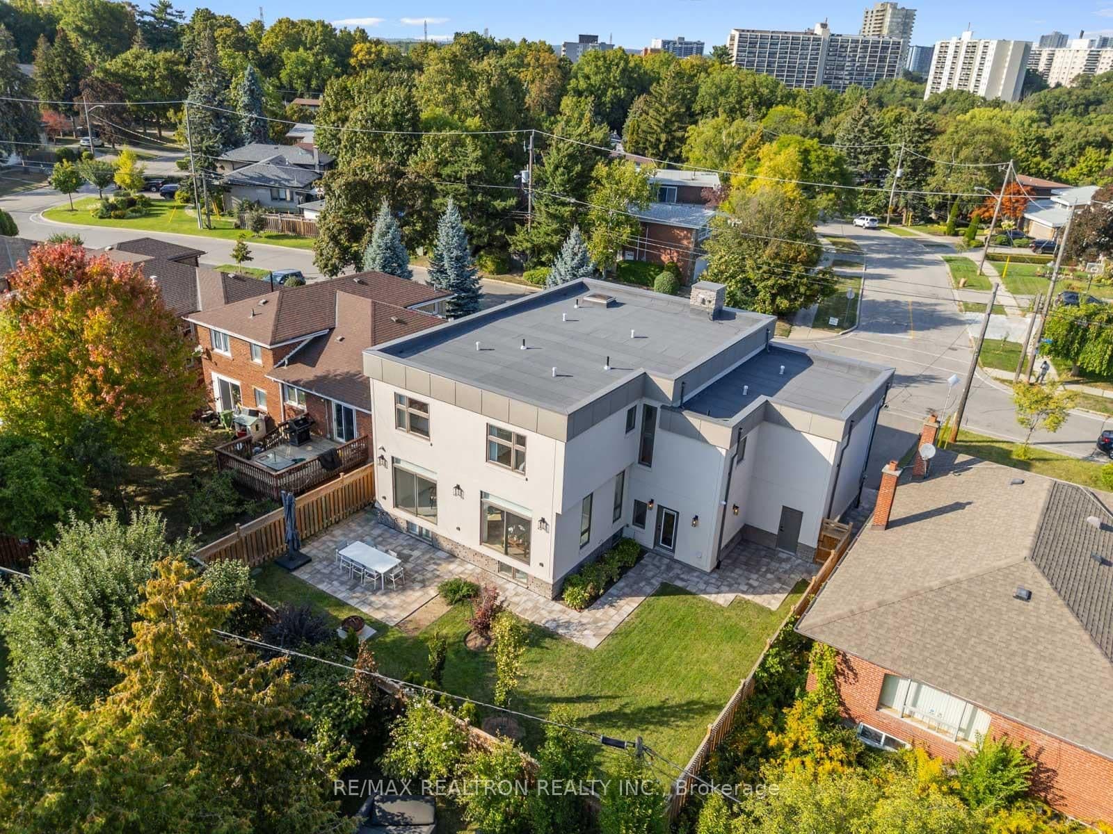 240 Maxwell Street thumbnail 40