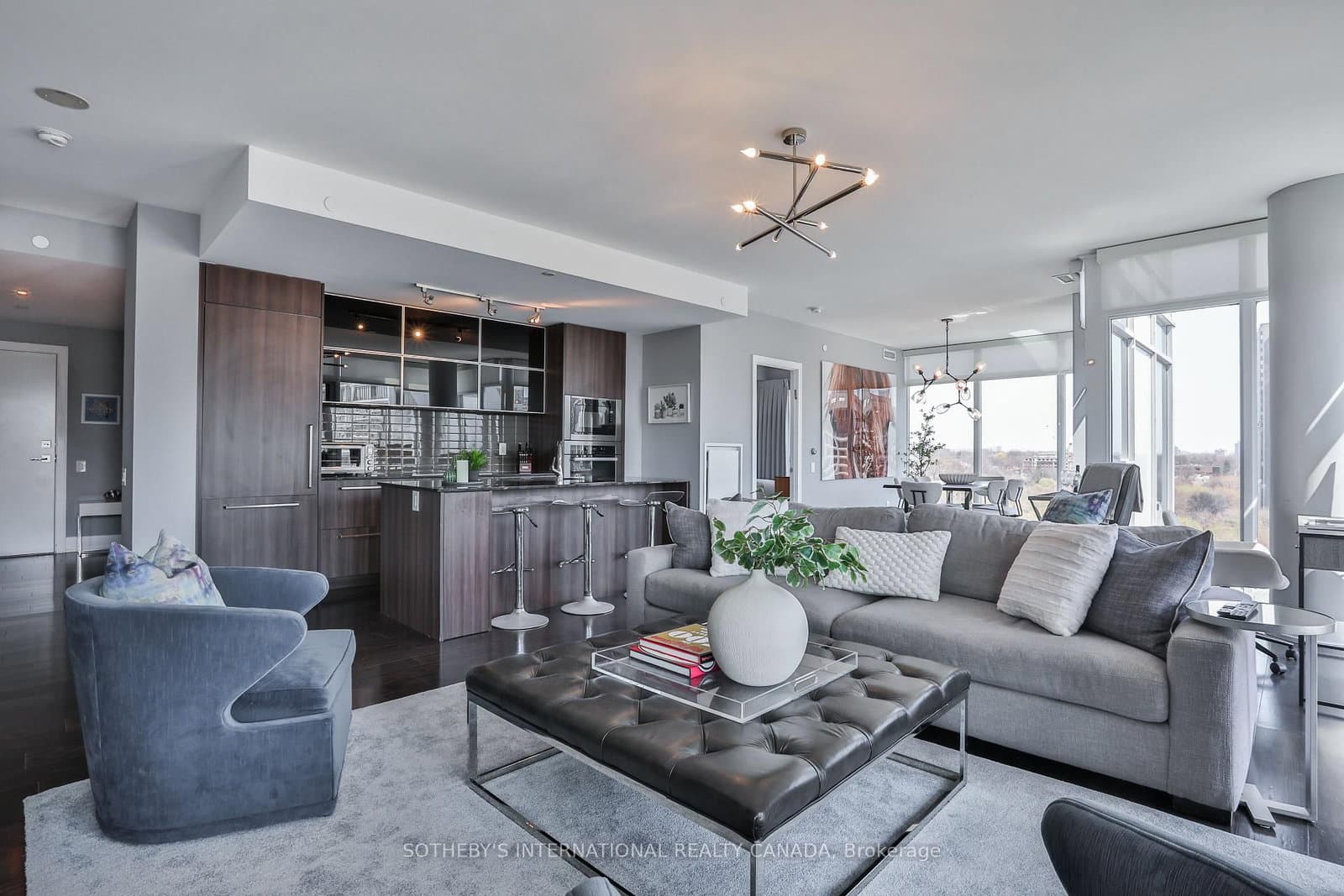 170 Avenue Road, Unit 811 thumbnail 3