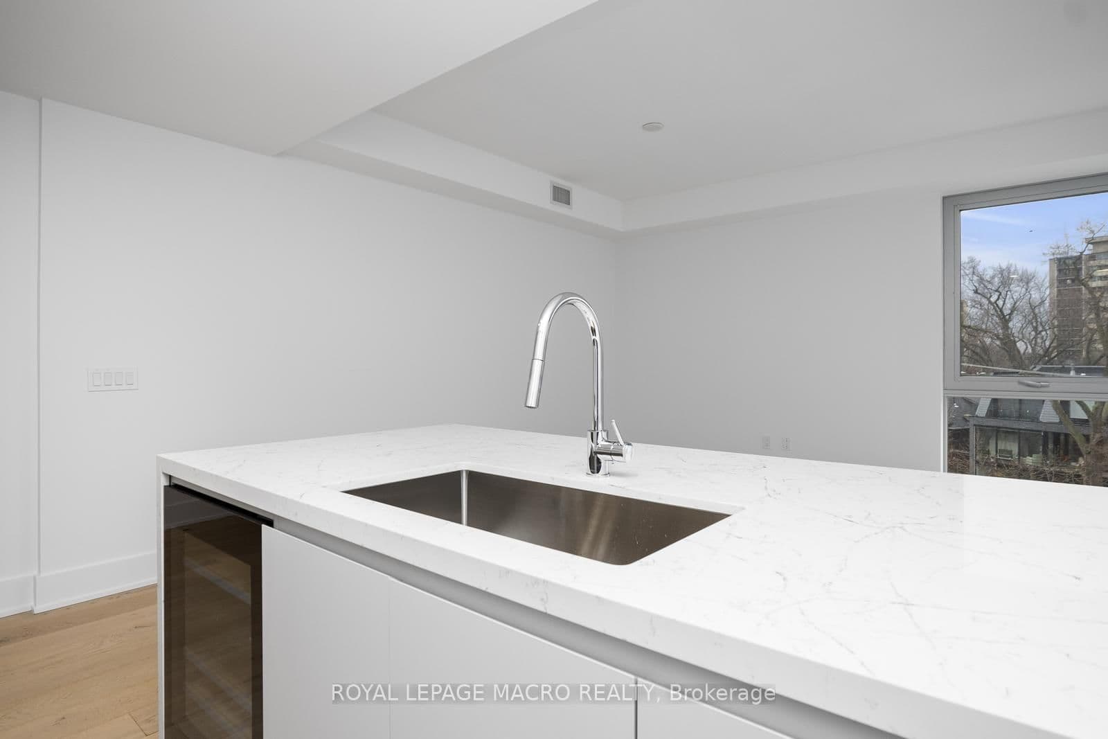 346 Davenport Road, Unit 403 thumbnail 17