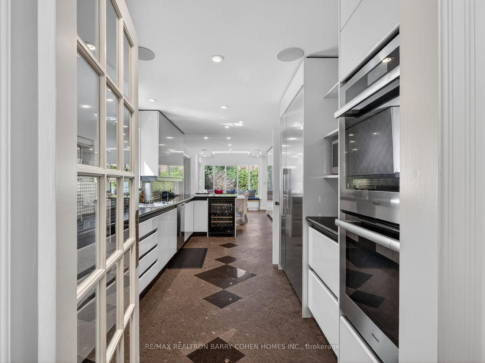 25 Harlington Road thumbnail 8