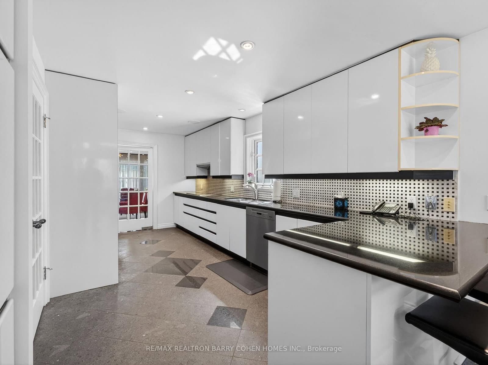 25 Harlington Road thumbnail 9