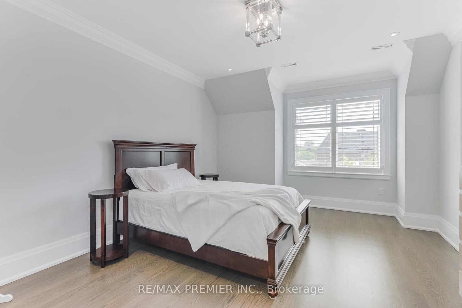 111 Codsell Avenue thumbnail 15