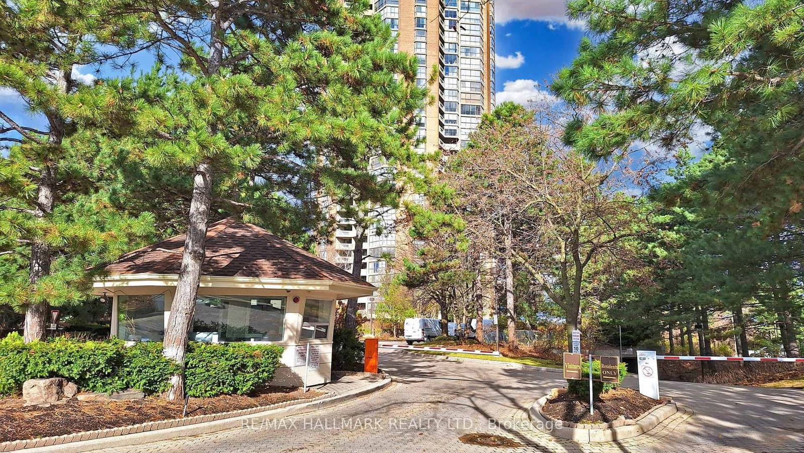89 Skymark Drive, Unit 1610 thumbnail 3