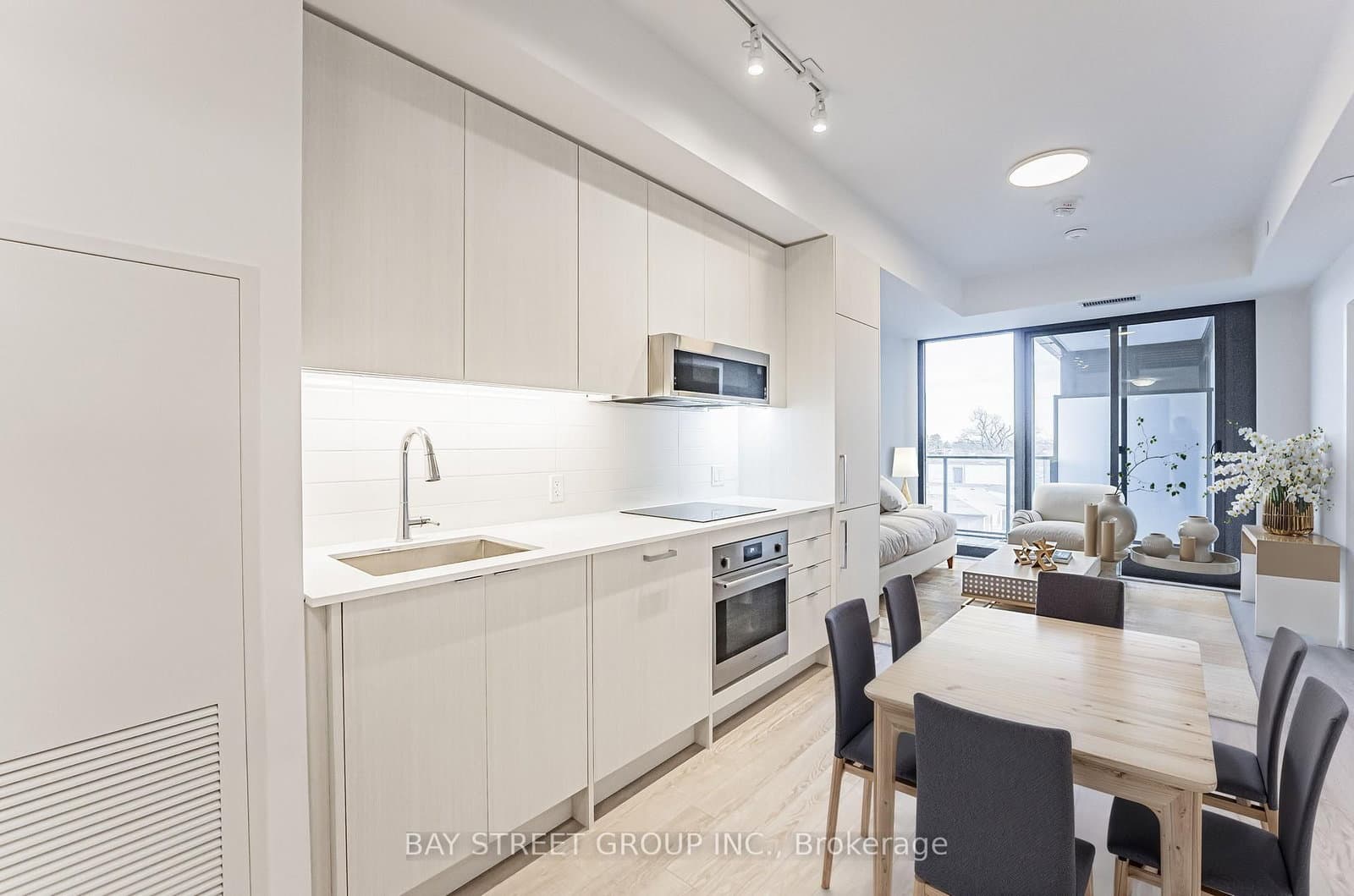 250 Lawrence Avenue W, Unit 526 thumbnail 2
