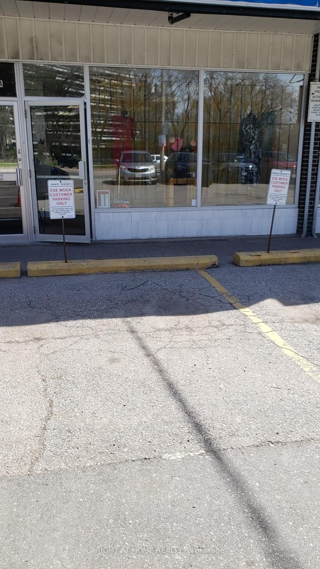5889 Bathurst Street thumbnail 3