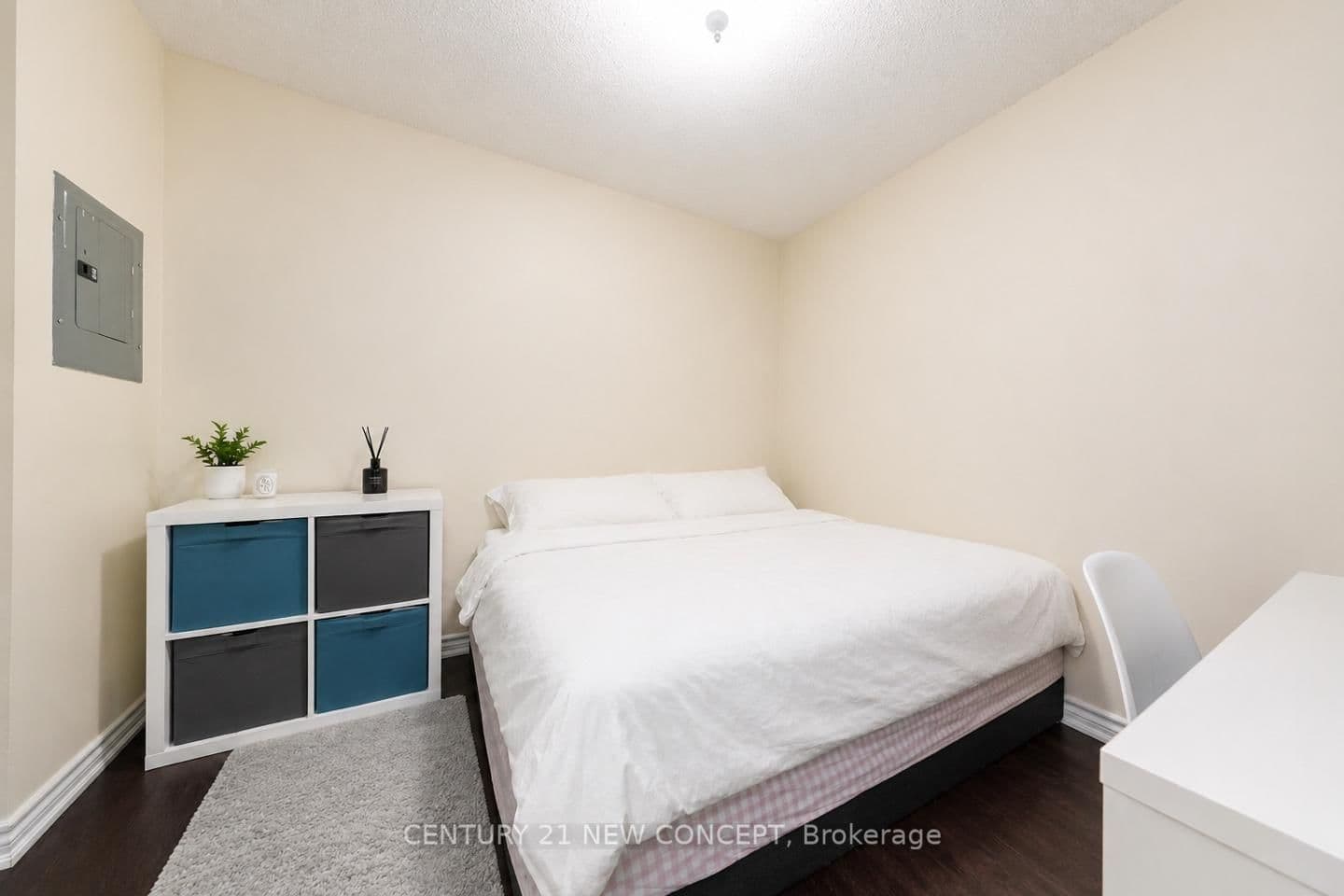 761 Bay Street, Unit 404 thumbnail 2