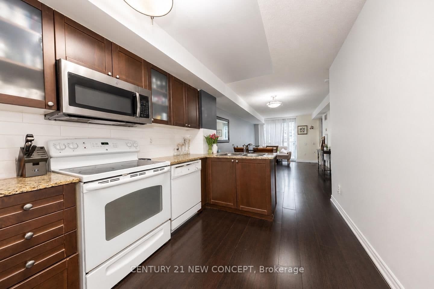 761 Bay Street, Unit 404 thumbnail 3