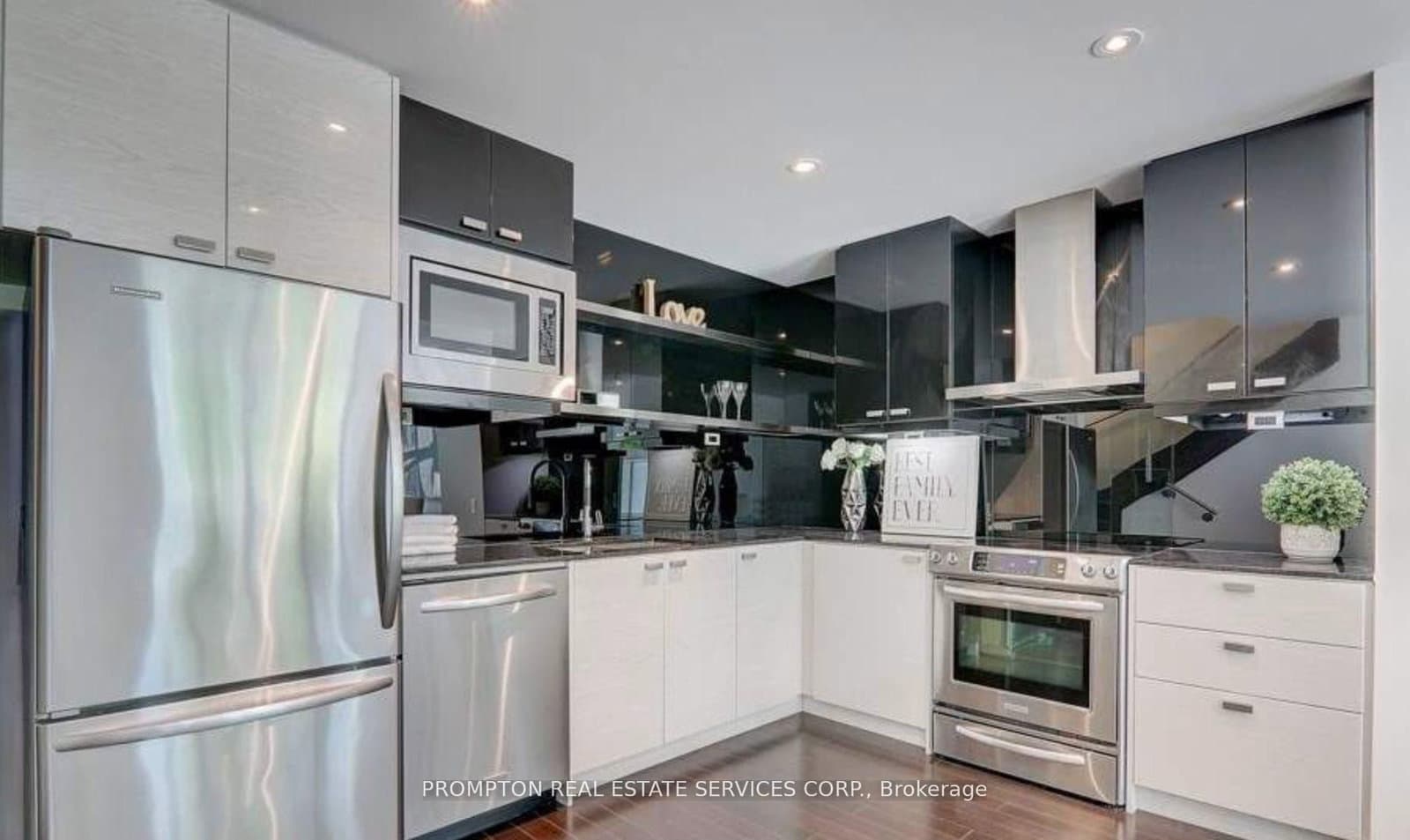121 Mcmahon Drive, Unit TH10 thumbnail 2