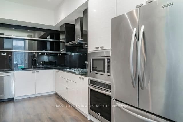 121 McMahon Drive, Unit TH12 thumbnail 10
