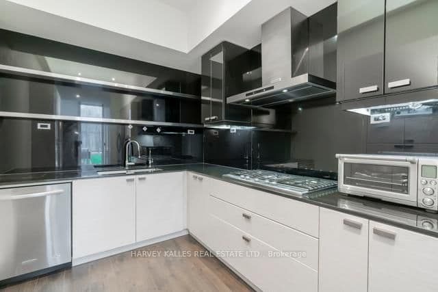 121 McMahon Drive, Unit TH12 thumbnail 12
