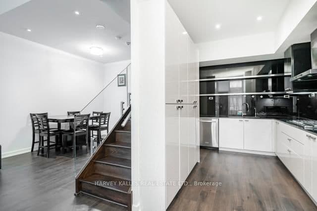 121 McMahon Drive, Unit TH12 thumbnail 14