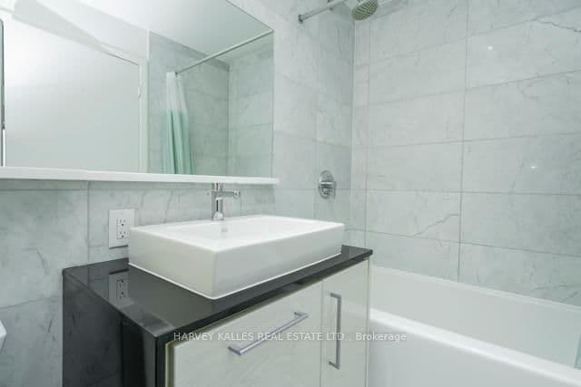 121 McMahon Drive, Unit TH12 thumbnail 21