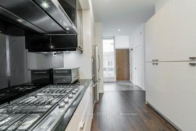 121 McMahon Drive, Unit TH12 thumbnail 9