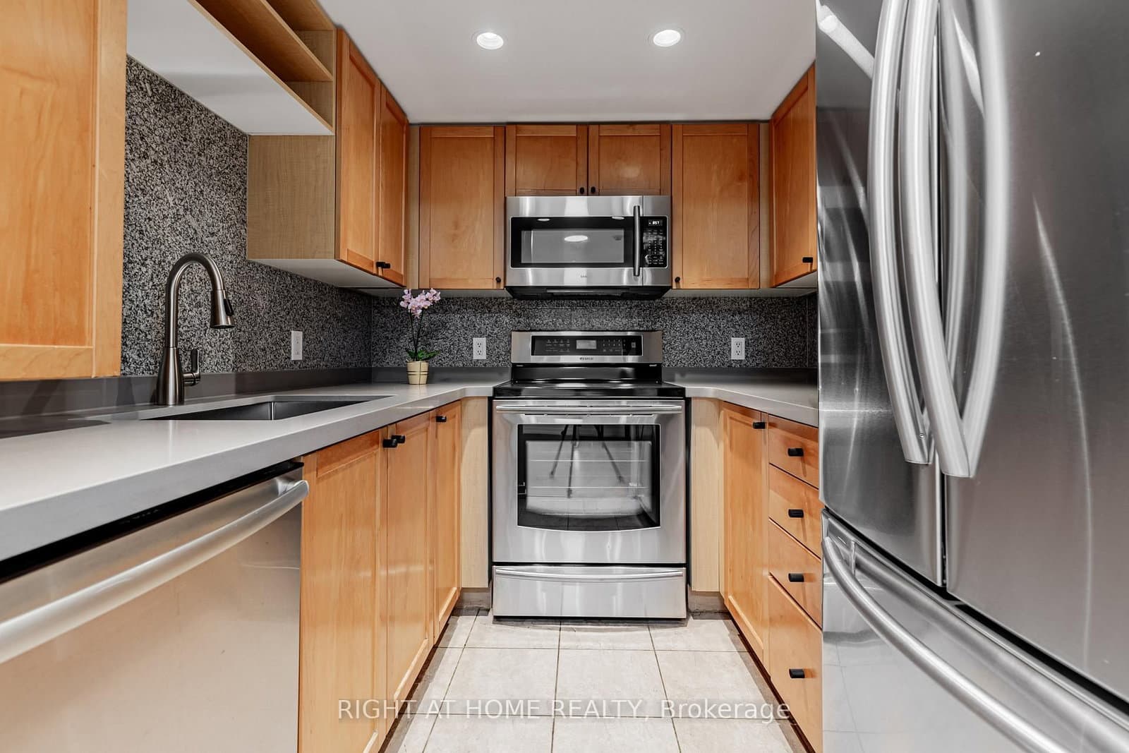 8 Park Road, Unit 3116 thumbnail 9