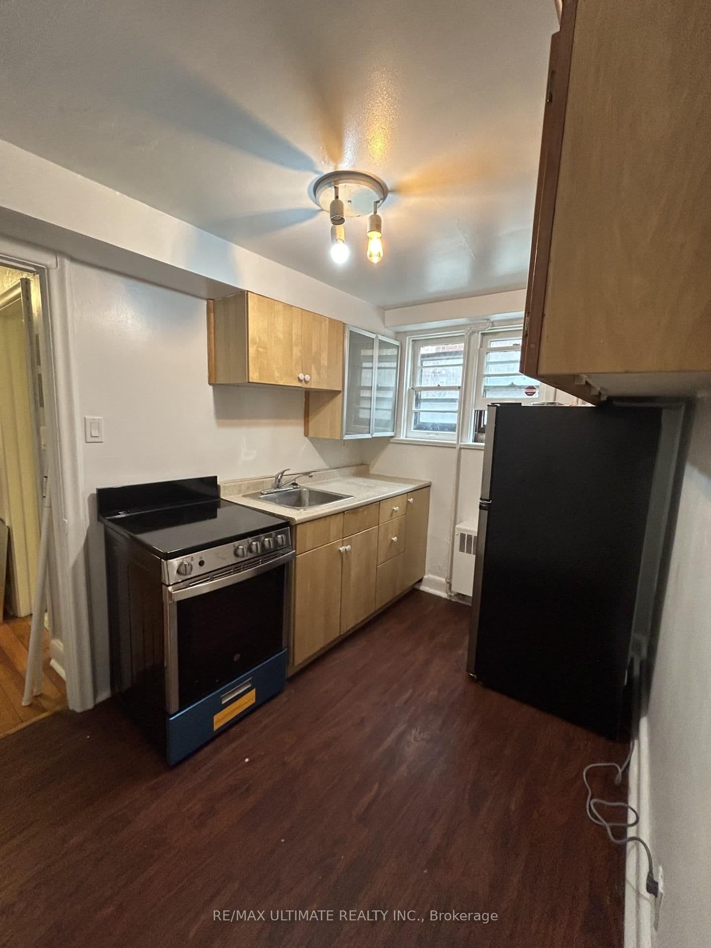 19 Castlefield Avenue, Unit 1 thumbnail 5