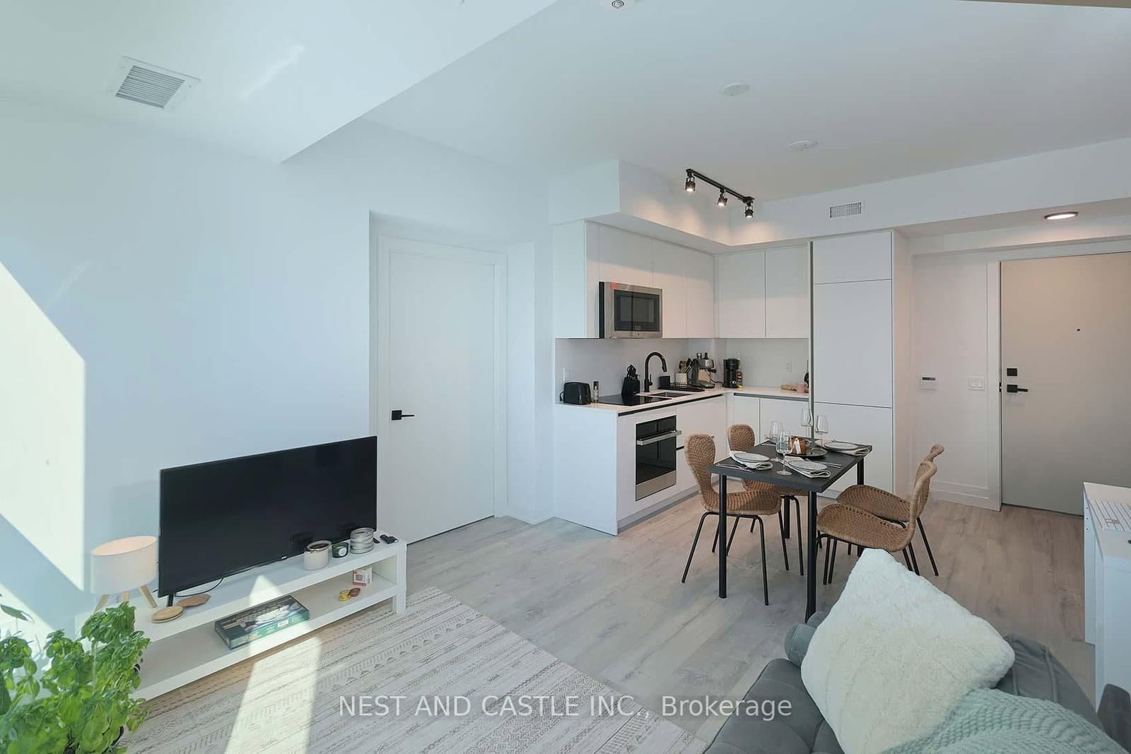 327 King Street W, Unit 4104 thumbnail 11