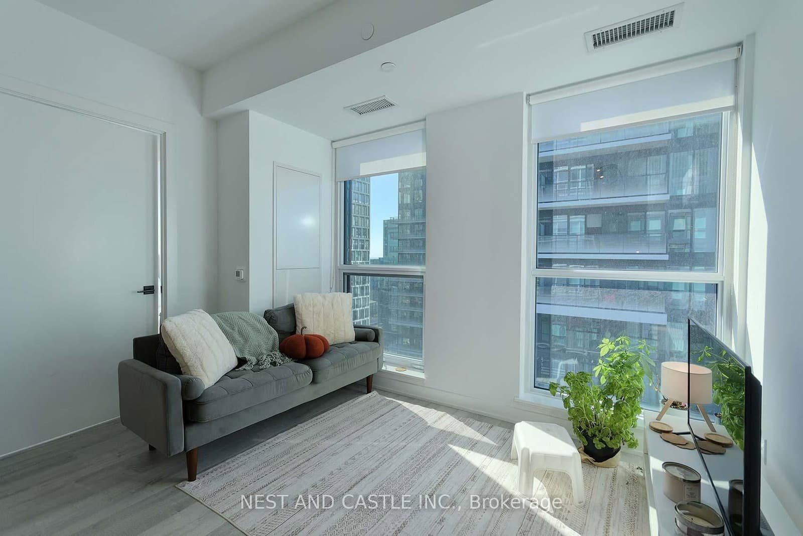 327 King Street W, Unit 4104 thumbnail 12