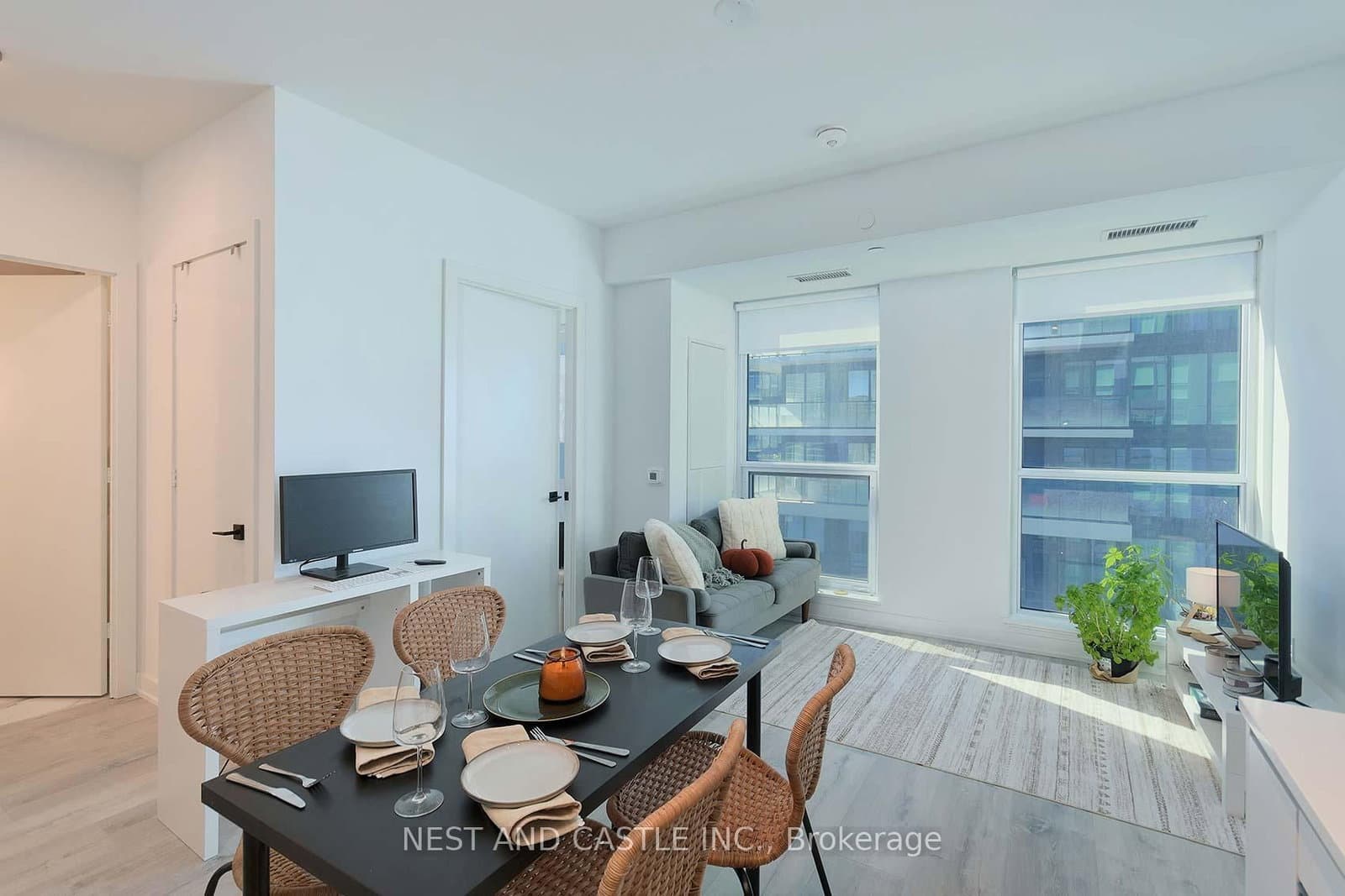 327 King Street W, Unit 4104 thumbnail 14