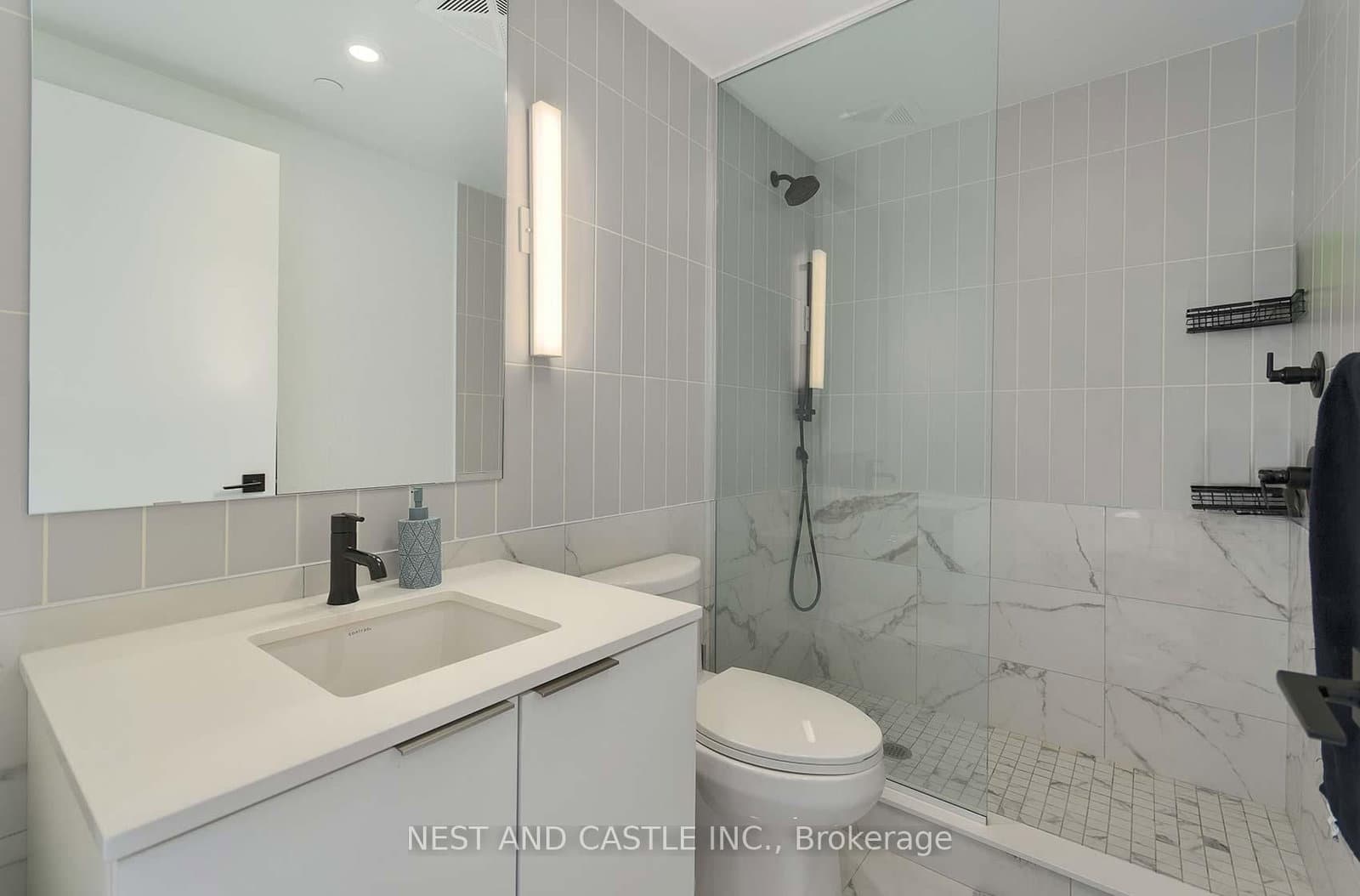 327 King Street W, Unit 4104 thumbnail 16