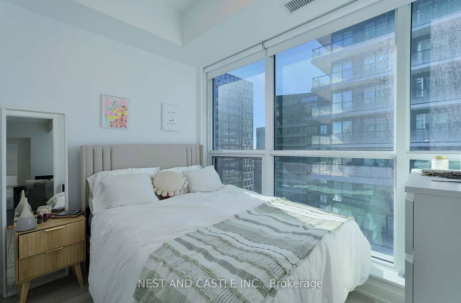 327 King Street W, Unit 4104 thumbnail 17
