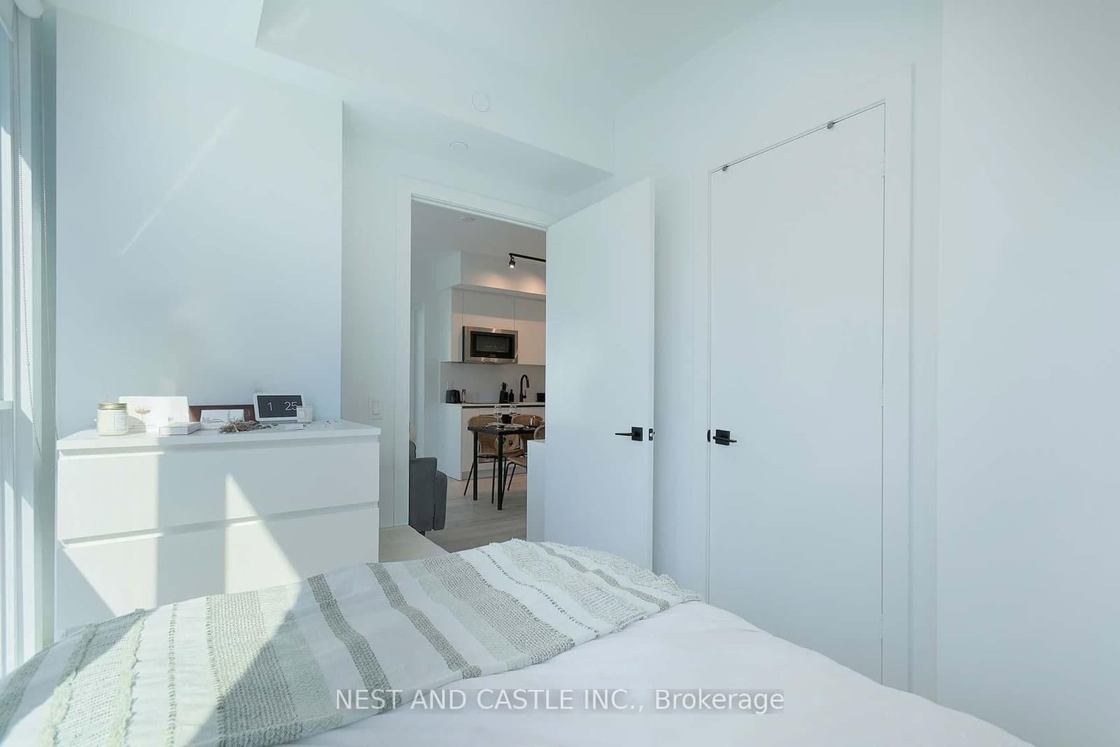 327 King Street W, Unit 4104 thumbnail 18