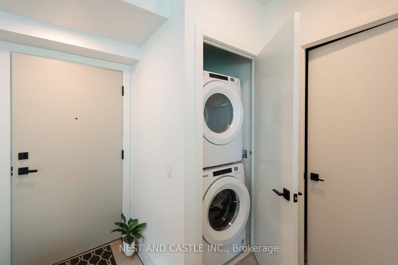 327 King Street W, Unit 4104 thumbnail 19