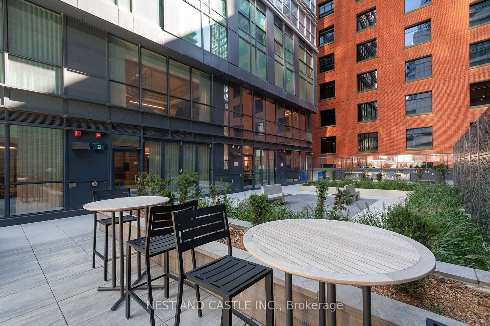 327 King Street W, Unit 4104 thumbnail 23
