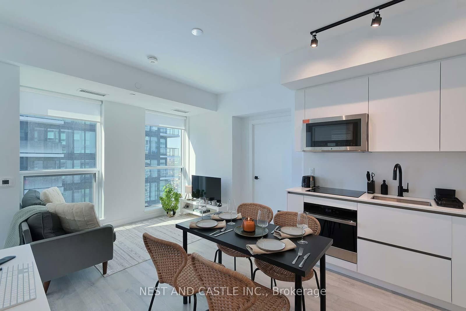 327 King Street W, Unit 4104 thumbnail 8