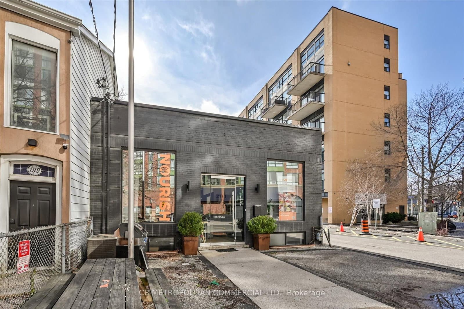 201 Niagara Street thumbnail 3