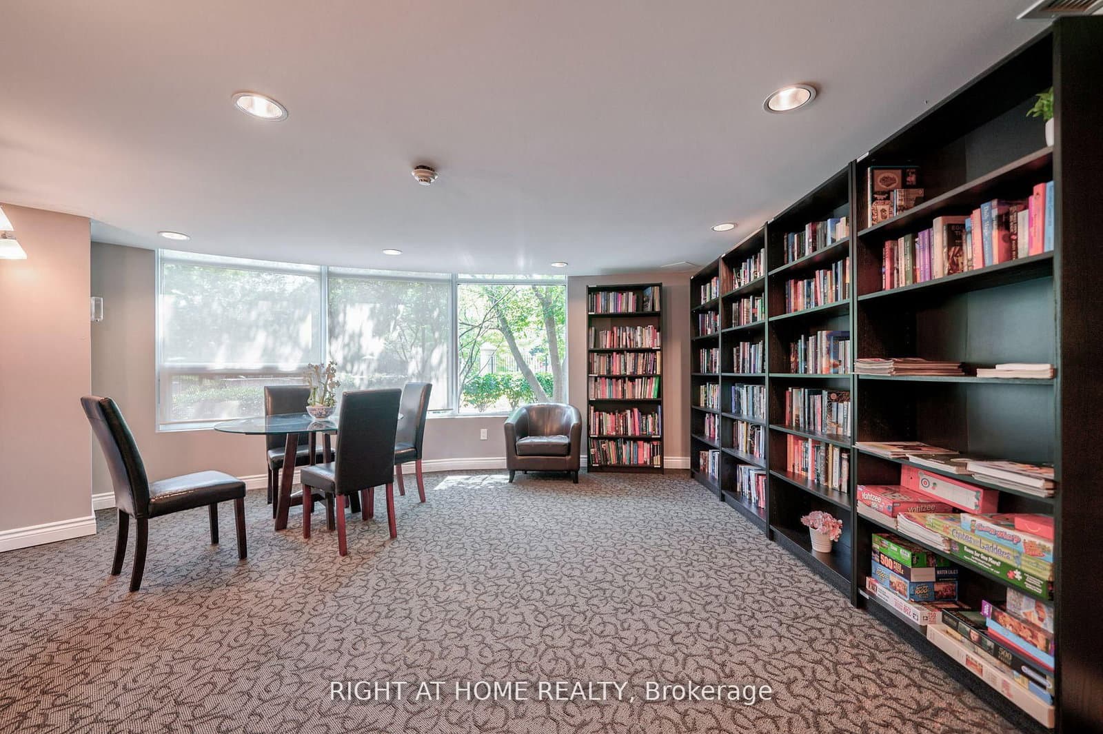 18 Valley woods Road, Unit 813 thumbnail 16