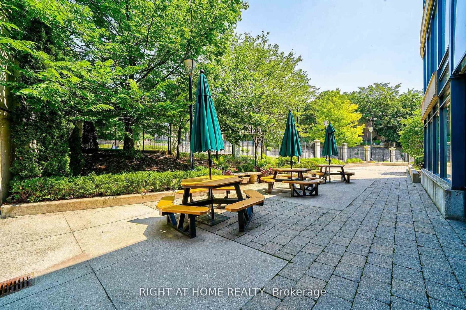 18 Valley woods Road, Unit 813 thumbnail 20